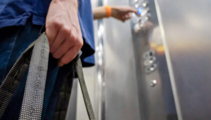 Perbaikan Lift dengan Hand Tools Berstandar Internasional