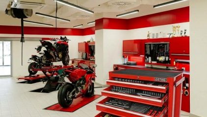 Bengkel Motor Resmi: Standar Layanan, Peralatan & MRO